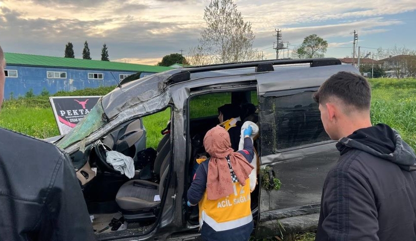Taklalar atan araçta 5 kişi yaralandı