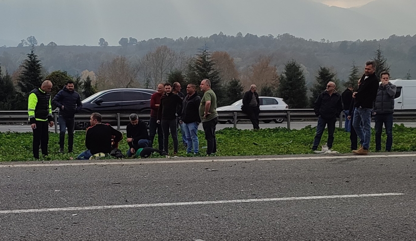 Taklalar atan araçta anne ve kızı ağır yaralandı