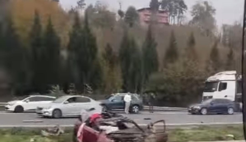 Taklalar atan otomobilde anne ve kızı yaralandı