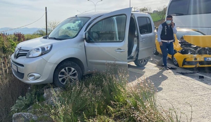 Taksi, sivil polis aracına çarptı: 2’si polis 3 yaralı