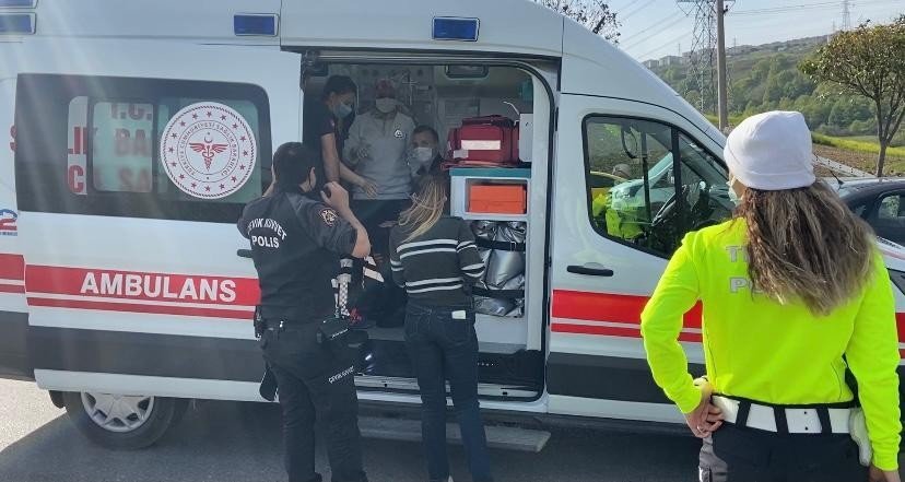 Taksi, sivil polis aracına çarptı: 2’si polis 3 yaralı