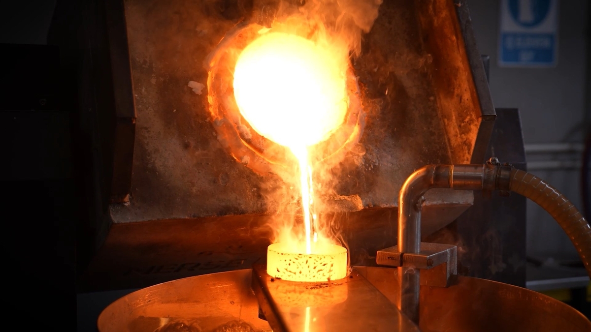 Talebe karşılamak için gece gündüz altın üretiyorlar