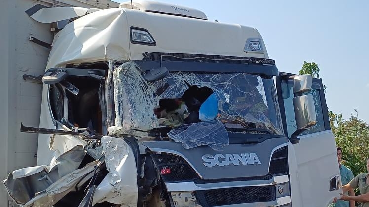 tanker-ile-tir-carpisti-5-yaraliz3fwn05lzw