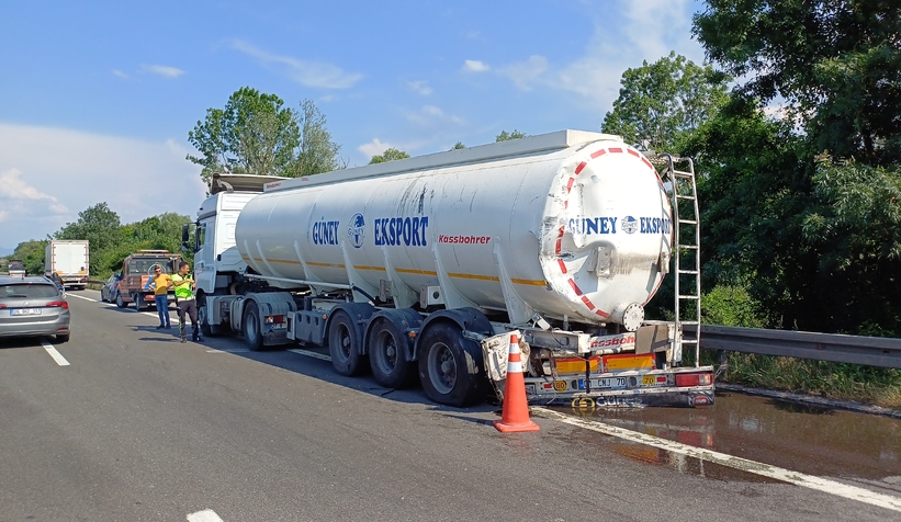 tanker-ile-tir-carpisti-5-yaraliz3fwn05lzw