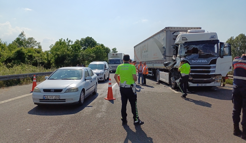 tanker-ile-tir-carpisti-5-yaraliz3fwn05lzw