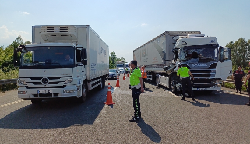 tanker-ile-tir-carpisti-5-yaraliz3fwn05lzw