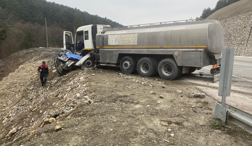 tankerin-bictigi-otomobildeki-kari-koca-olduu3pkdc9hwi