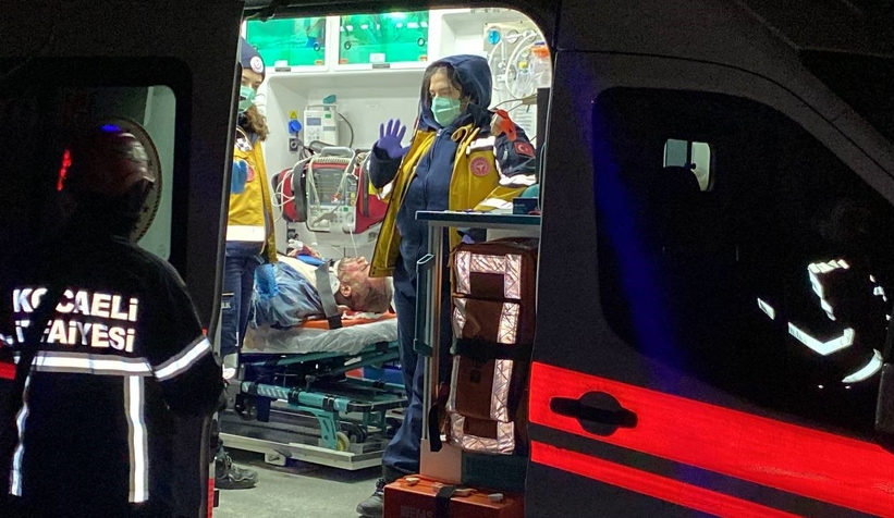 Tankerin çarptığı otomobil kağıt gibi ezildi: 1 yaralı