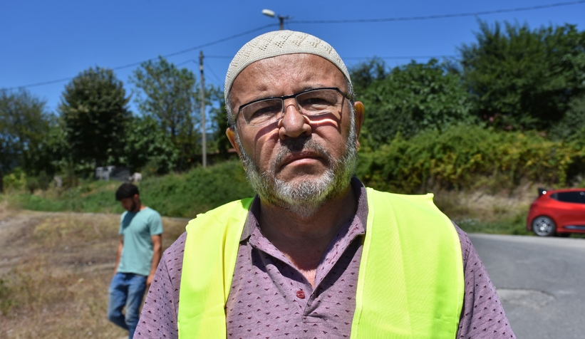Tapulu yerim diyerek yolu kazıp trafiğe kapadı