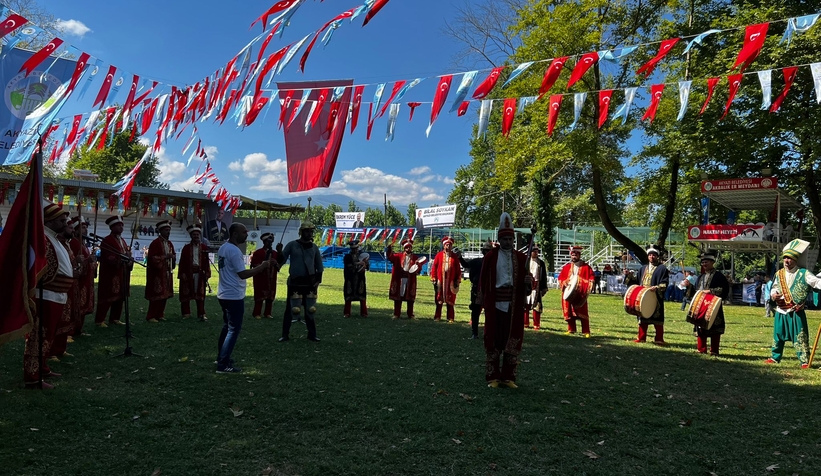 Tarihi Akbalık Yağlı Güreşleri başladı