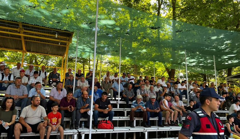 Tarihi Akbalık Yağlı Güreşleri başladı