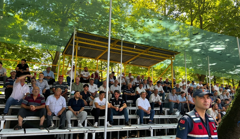 Tarihi Akbalık Yağlı Güreşleri başladı