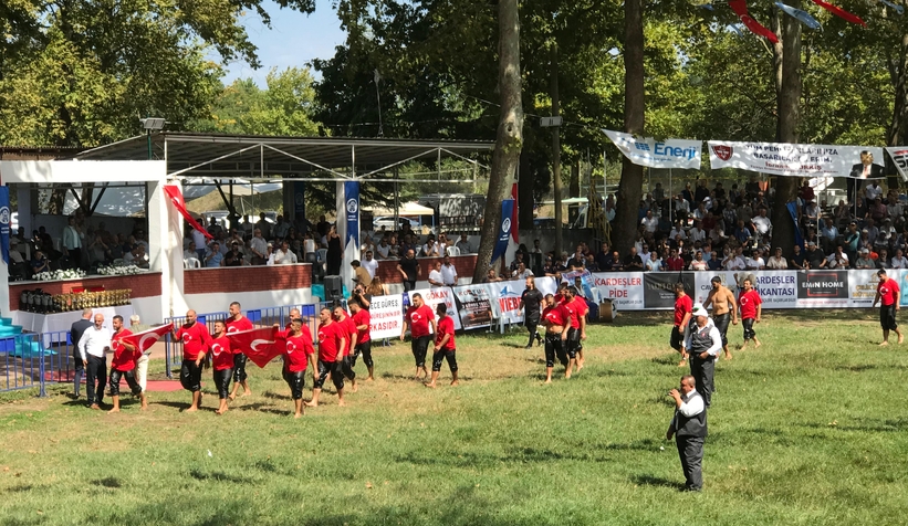 tarihi-akbalik-yagli-guresleri-yapildic1dycnvhdy