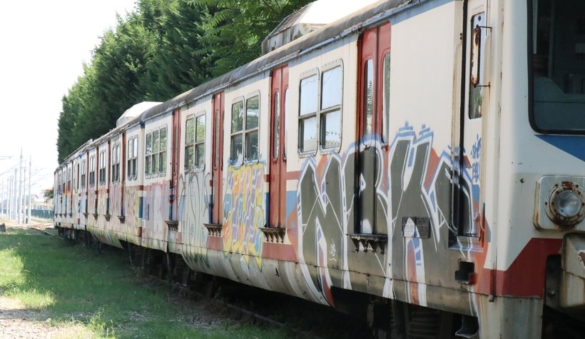 Tarihi boş vagonlar grafiticilerin mekanı oldu