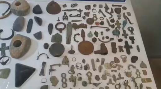 tarihi-eser-kacakcilarina-operasyon-yuzlerce-eser-ele-gecirildiakq2ddh4uk