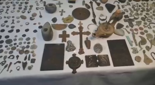 tarihi-eser-kacakcilarina-operasyon-yuzlerce-eser-ele-gecirildiakq2ddh4uk