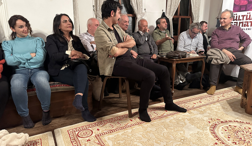 tarihi-konakta-cay-esliginde-siir-dolu-gecedkvkwlv4ed