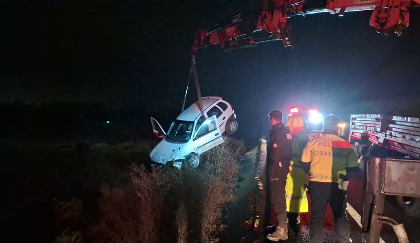 tarlaya-ucan-otomobilde-can-pazari-saglikci-tarlaya-inip-seferber-olduzkhjztdxn1