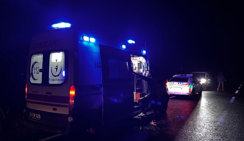 tarlaya-ucan-otomobilde-can-pazari-saglikci-tarlaya-inip-seferber-olduzkhjztdxn1