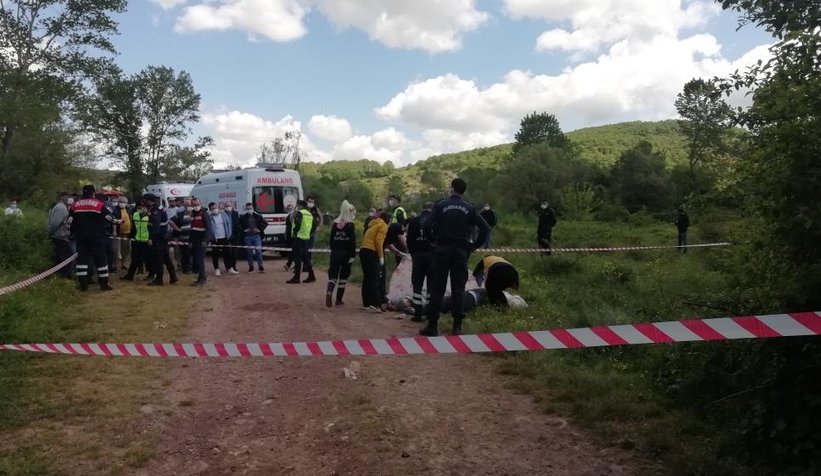 Tartıştığı karı kocayı tarlada tüfekle öldürdü