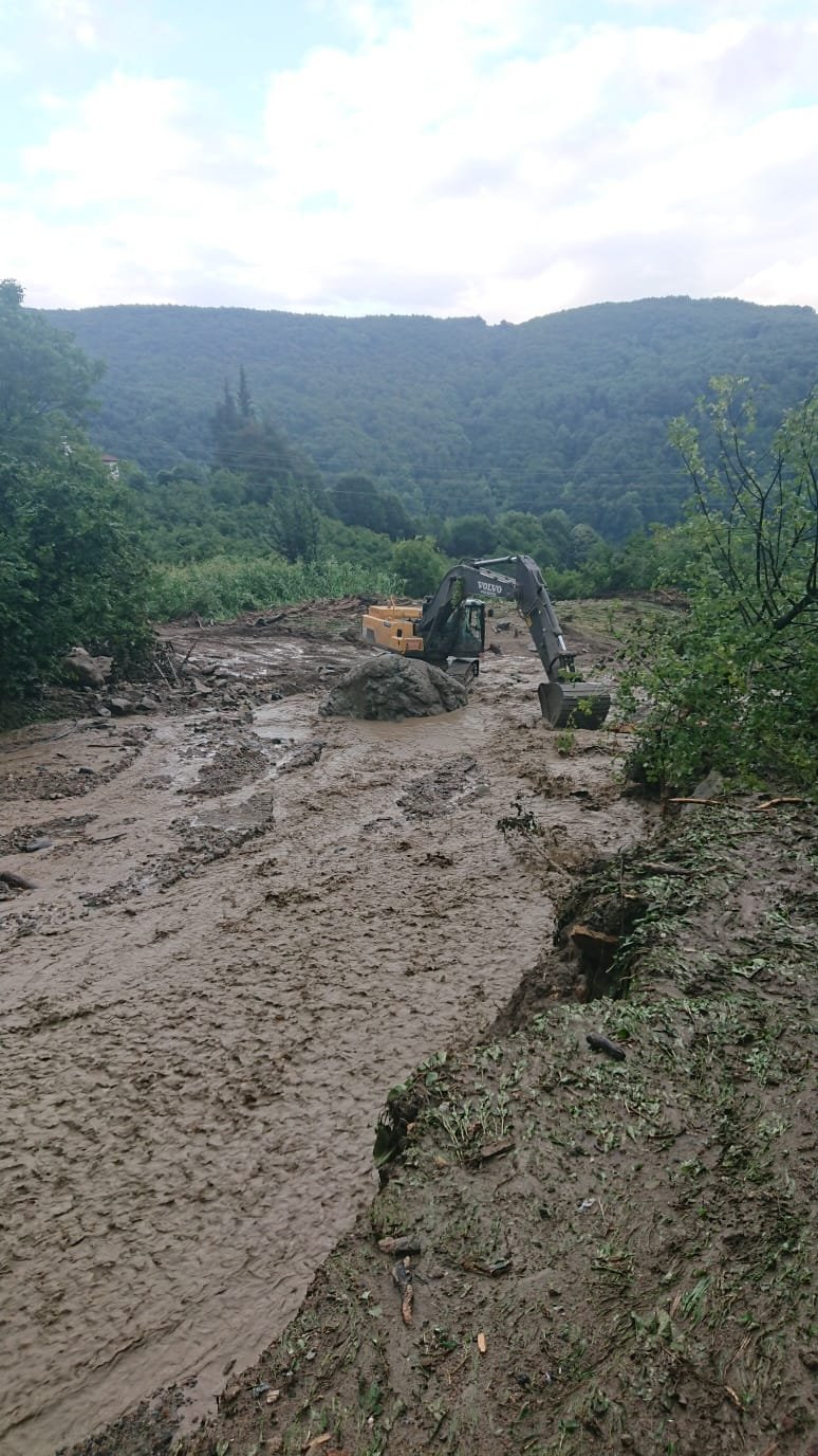 Taşburun'u vuran selden son anda kurtuldular