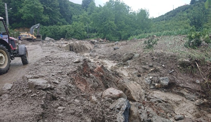 Taşburun'u vuran selden son anda kurtuldular