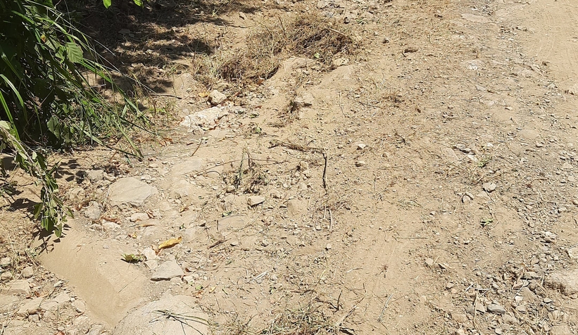 Taşyatak'ta vatandaş kendi yolunu kendi düzeltti