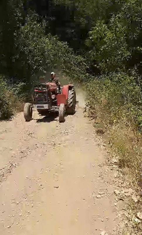 Taşyatak'ta vatandaş kendi yolunu kendi düzeltti