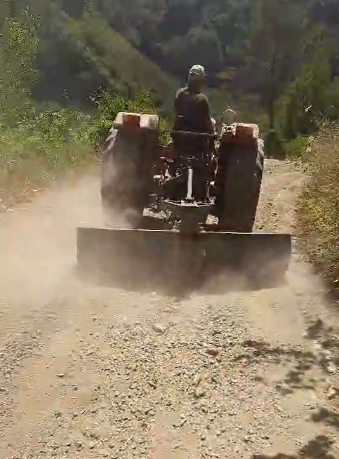 Taşyatak'ta vatandaş kendi yolunu kendi düzeltti