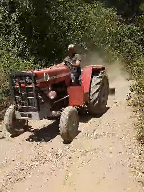 Taşyatak'ta vatandaş kendi yolunu kendi düzeltti