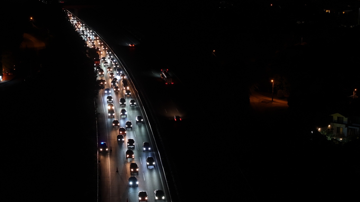 Tatil Bitti Çile Başladı Gece Saatlerinde Trafik Alarmı