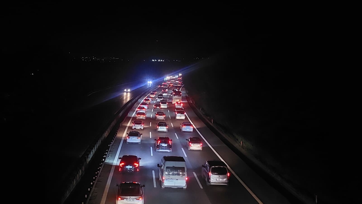 Tatil Bitti Çile Başladı Gece Saatlerinde Trafik Alarmı