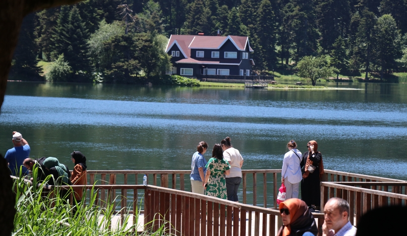 Tatilciler, Bolu'nun doğa harikasına akın etti