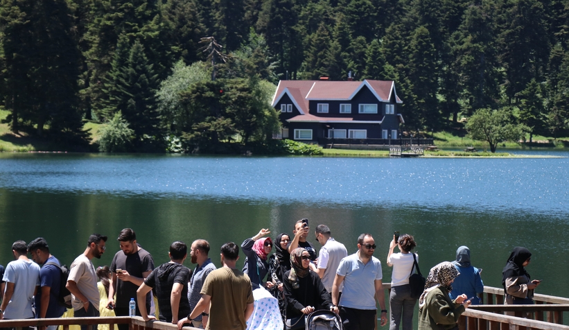 Tatilciler, Bolu'nun doğa harikasına akın etti