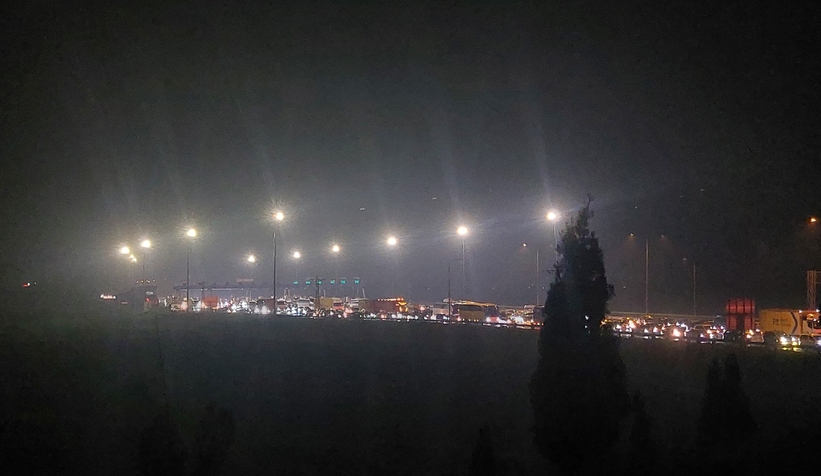 tatilciler-sakarya-gecisinde-kilometrelerce-arac-kuyrugu-olusturdury9bwhrjmn
