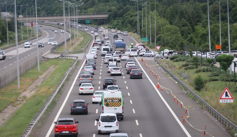Tatilcilerin trafik çilesi sürüyor