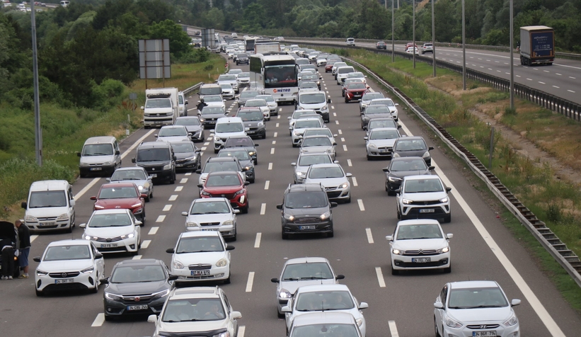 Tatilcilerin trafik çilesi sürüyor