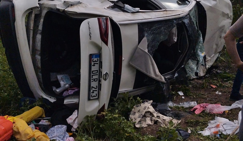 Tatile gidiyorlardı, cip tarlaya uçtu: 5 yaralı