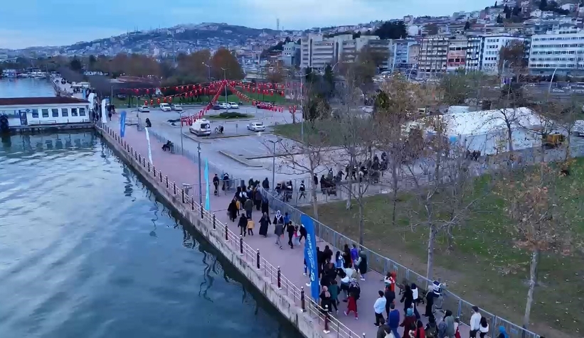 tcg-anadolu-yu-gormek-icin-saatlerce-kuyrukta-bekledilerbitidzcrbx