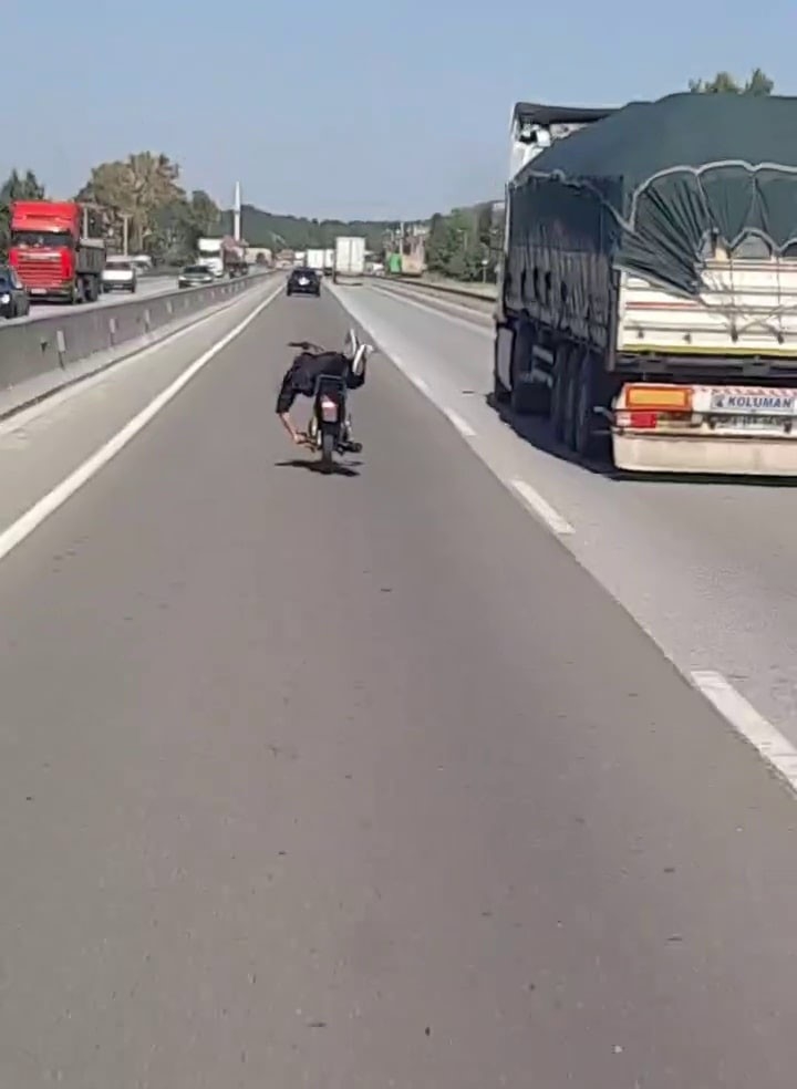 tehlikeli-motosiklet-yolculugu-kameradaogvia3fvt0