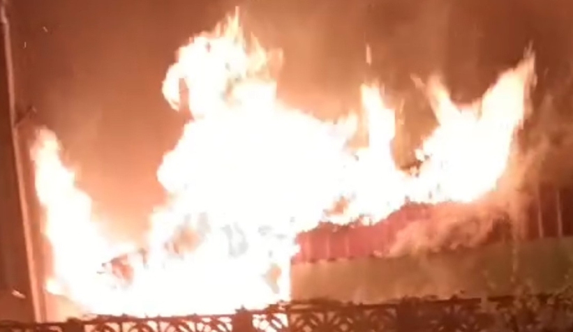 Tek katlı ev alev alev yandı: 1 ölü