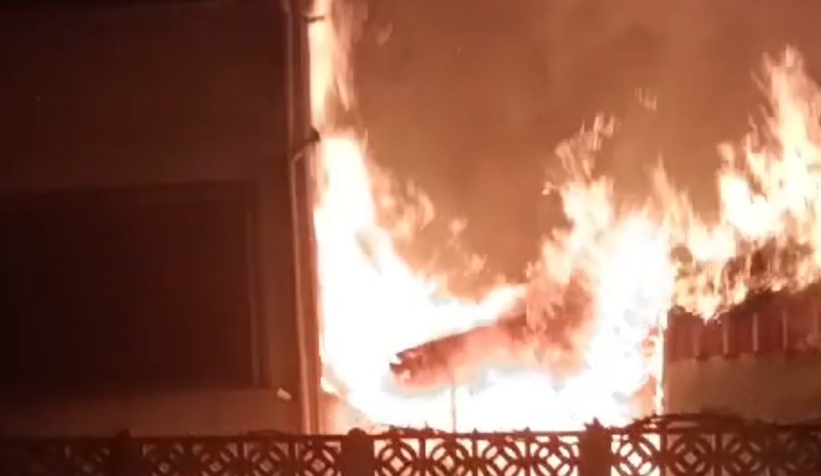 Tek katlı ev alev alev yandı: 1 ölü