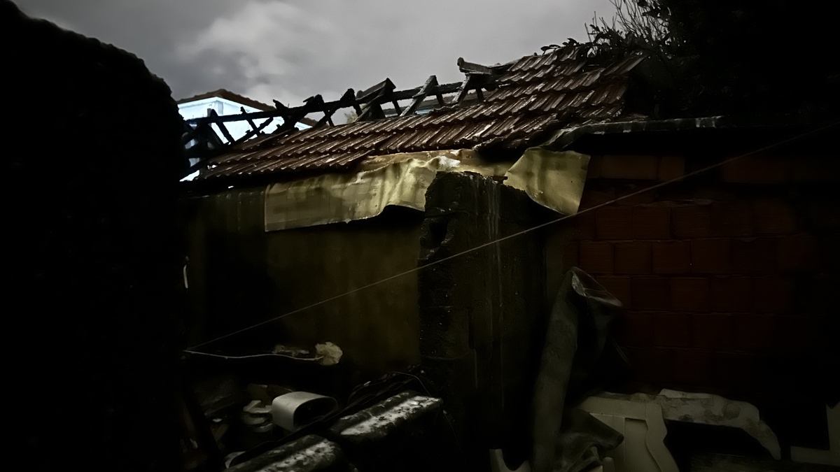 Tek katlı ev alevlere teslim oldu