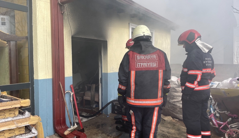 Tek katlı evde çıkan yangın itfaiye ekiplerince söndürüldü.
