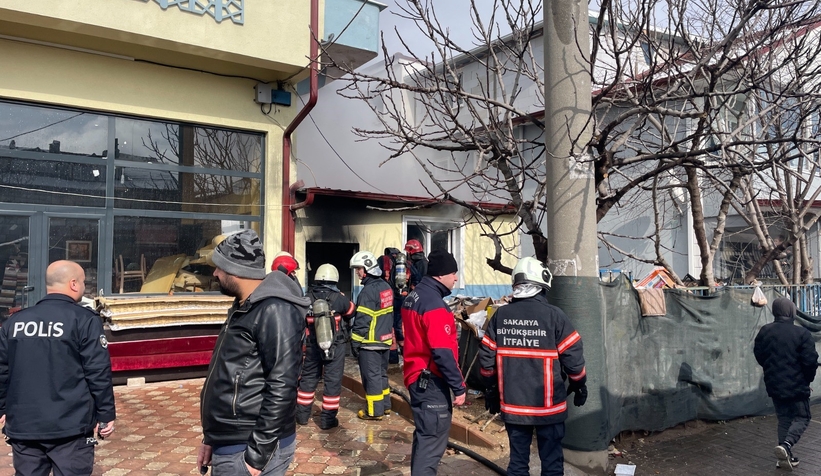 Tek katlı evde çıkan yangın itfaiye ekiplerince söndürüldü.