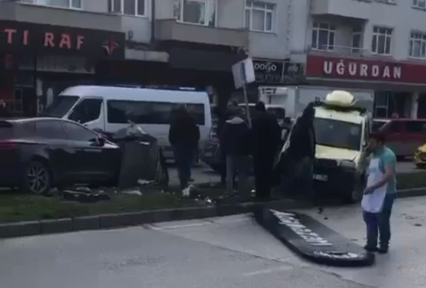 tek-yolunu-savas-alanina-ceviren-kazatzlqzhrysw