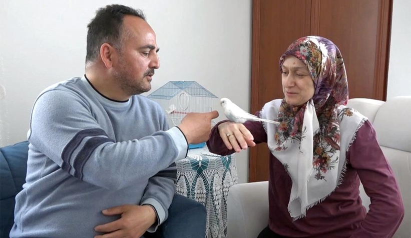 Tekbir getiren muhabbet kuşu şaşırtıyor