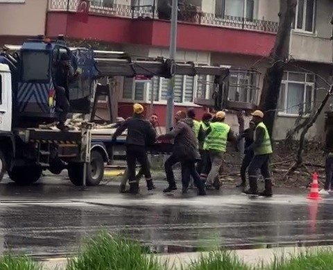 tekme-tokat-birbirlerine-girdilerk3n4ay9lwm