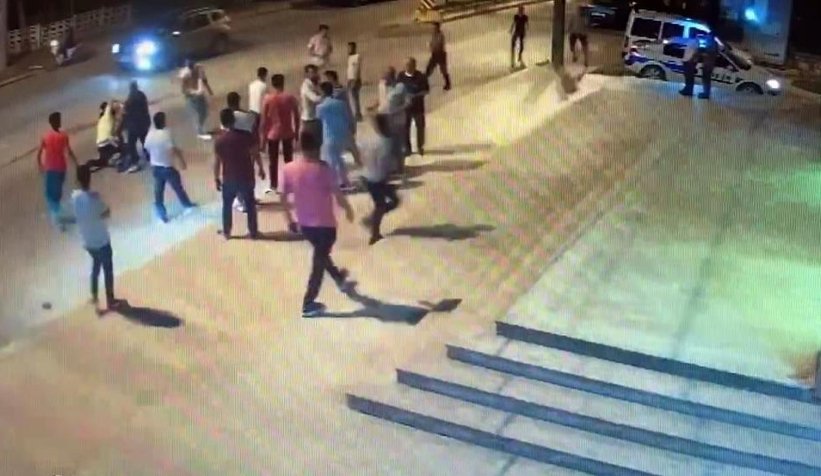 Tekme ve yumruklar havada uçuştu