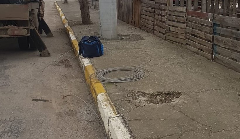 Tel koptu mahalle elektriksiz kaldı